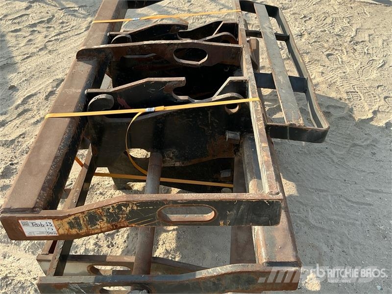  Quantity of (3) Brackets - Fits Wheel loaders fork مكونات أخرى