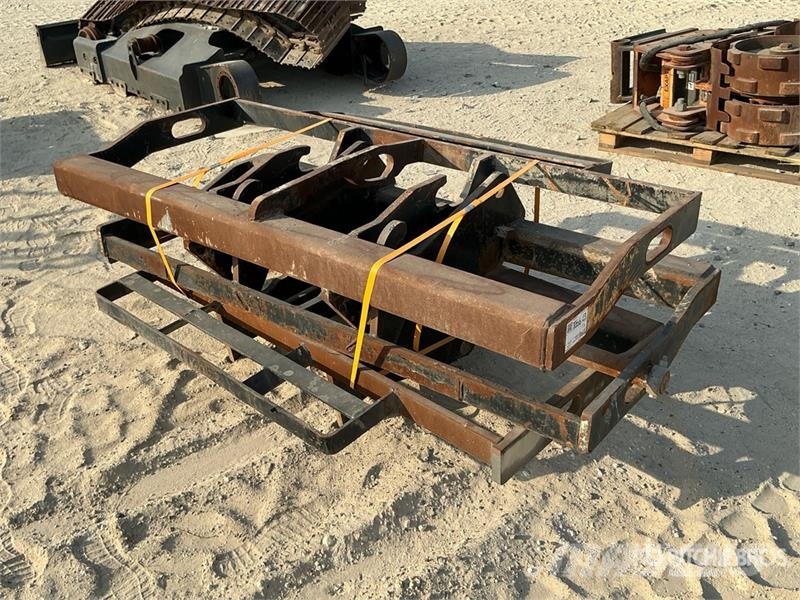  Quantity of (3) Brackets - Fits Wheel loaders fork مكونات أخرى