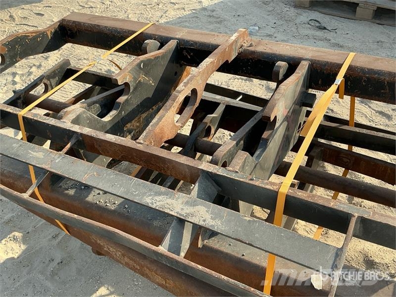  Quantity of (3) Brackets - Fits Wheel loaders fork مكونات أخرى