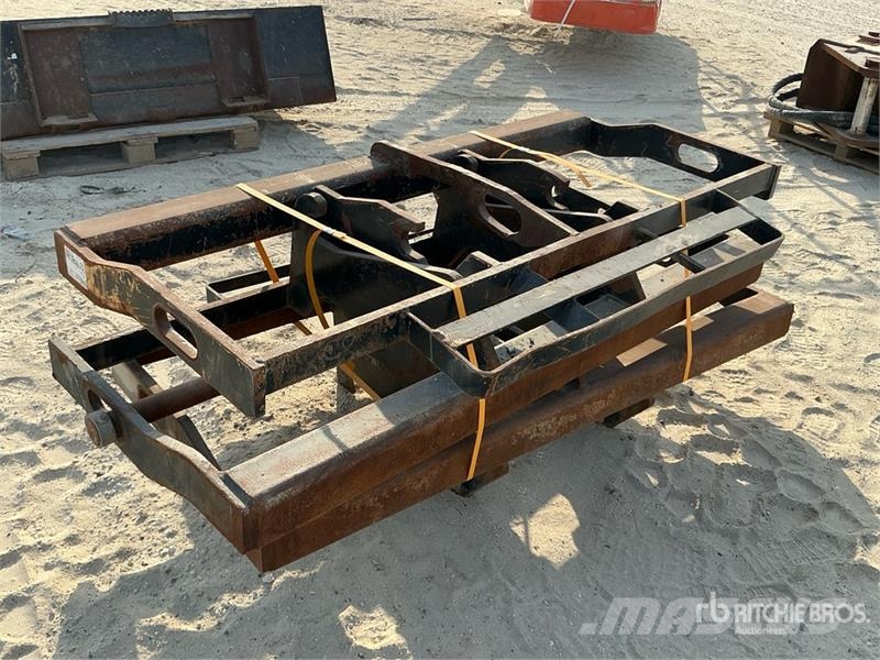  Quantity of (3) Brackets - Fits Wheel loaders fork مكونات أخرى