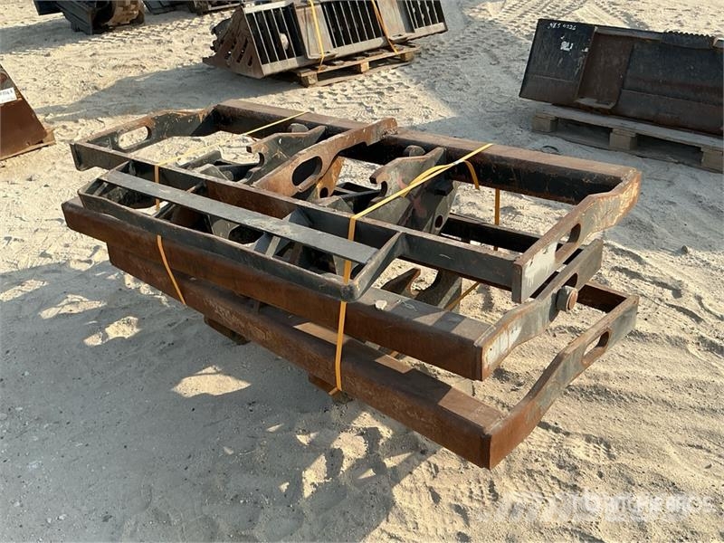  Quantity of (3) Brackets - Fits Wheel loaders fork مكونات أخرى