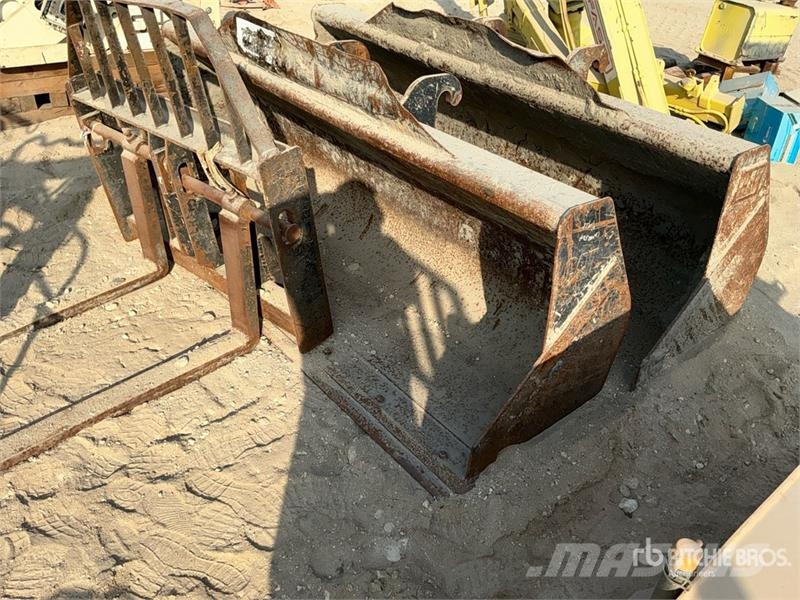 Quantity of (3) Bucket & Forks - Fits Telehandler Друг прикачен инвентар и компоненти
