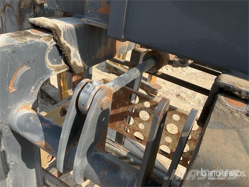 Quantity of (3) Hydraulic Block Clamp Daru tertozékok és felszerelések