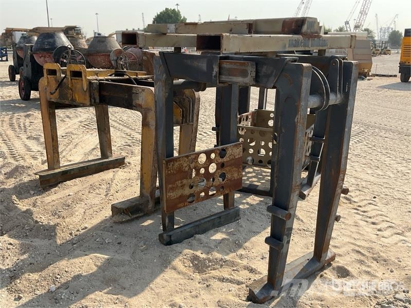 Quantity of (3) Hydraulic Block Clamp Daru tertozékok és felszerelések