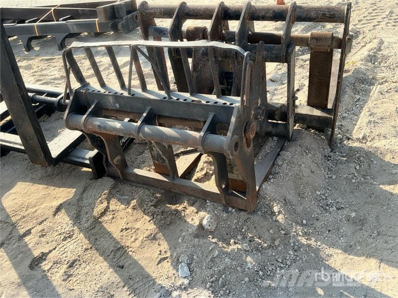  Quantity of (3) Wheel Loader Forks Vidlice
