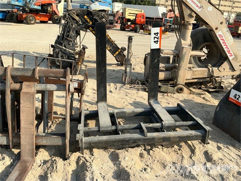 Quantity of (3) Wheel Loader Forks Vidlice