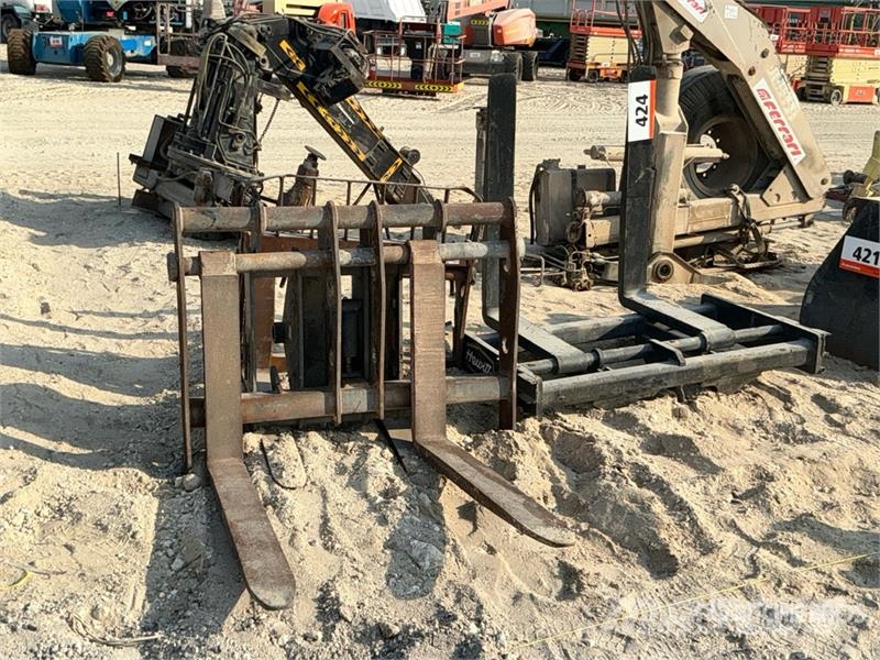  Quantity of (3) Wheel Loader Forks Vidlice