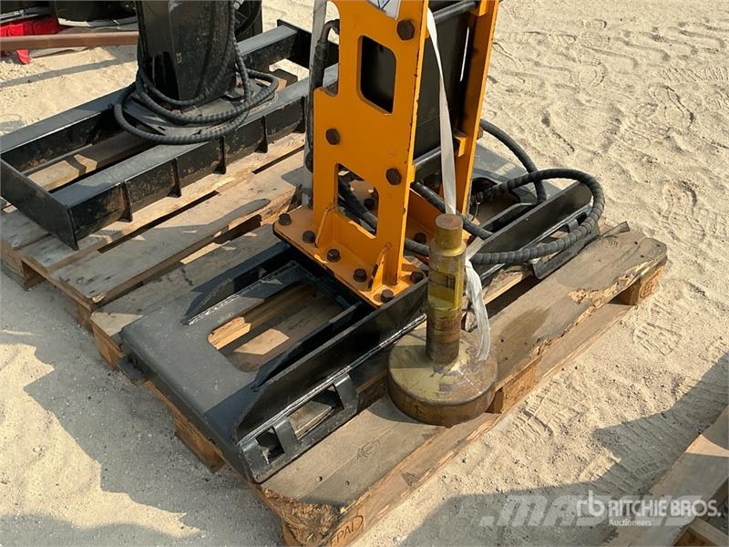  Quantity of (5) Attachments of Mini Skid Steer Loa Drugi deli