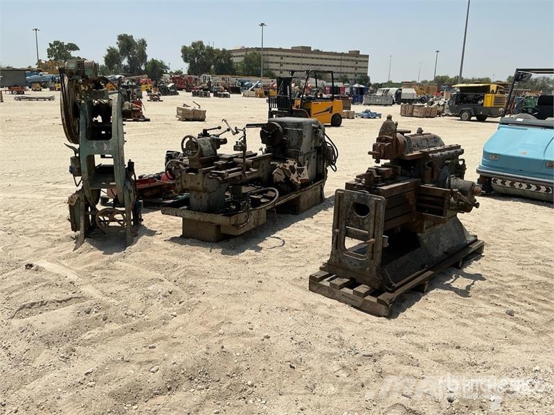 Quantity of (5) Industrial Equipment w/ Lathe Строителство - Други