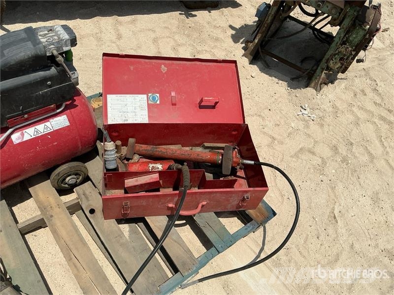 Quantity of (5) Industrial Equipment w/ Lathe Строителство - Други