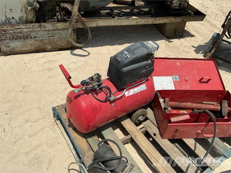 Quantity of (5) Industrial Equipment w/ Lathe Строителство - Други