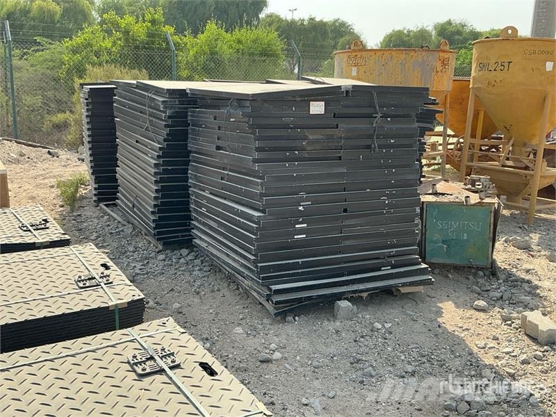 Quantity of (5) Pallets of Solar Panels w/ Seimitu Drugi deli