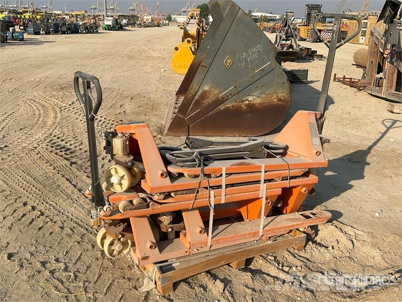 Quantity of (6) 3.0TON Hydraulic Pallet Jack (Unu ハンドパレットトラック