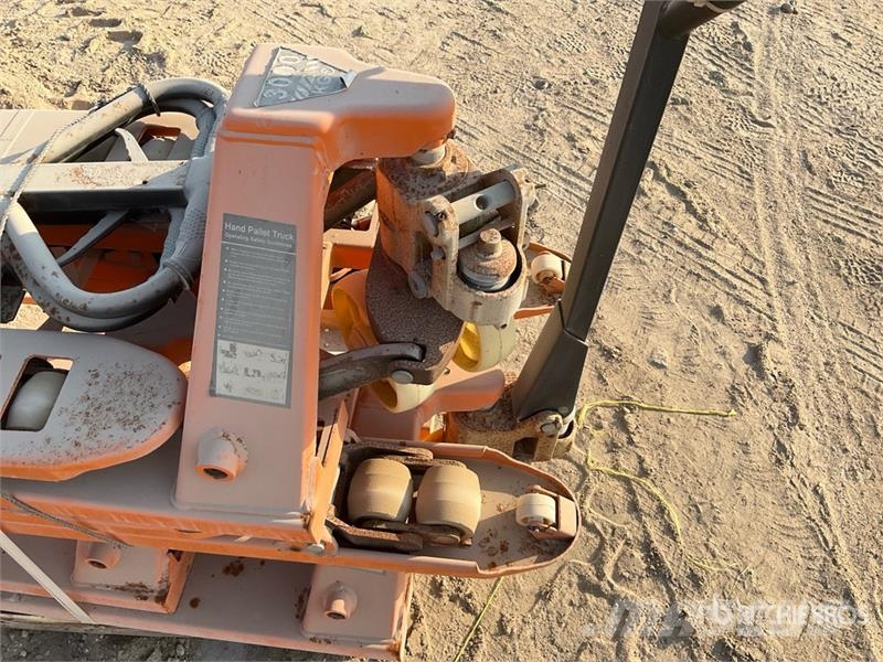 Quantity of (6) 3.0TON Hydraulic Pallet Jack (Unu ハンドパレットトラック