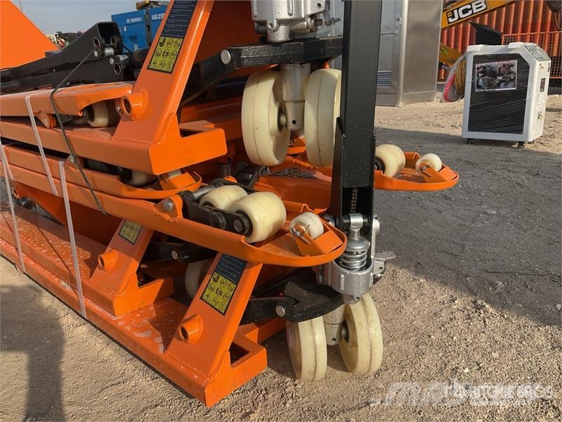 Quantity of (6) 3.0TON Hydraulic Pallet Jack (Unu شاحنة يدوية بمنصة نقالة