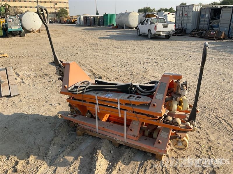 Quantity of (6) 3.0TON Hydraulic Pallet Jack (Unu ハンドパレットトラック