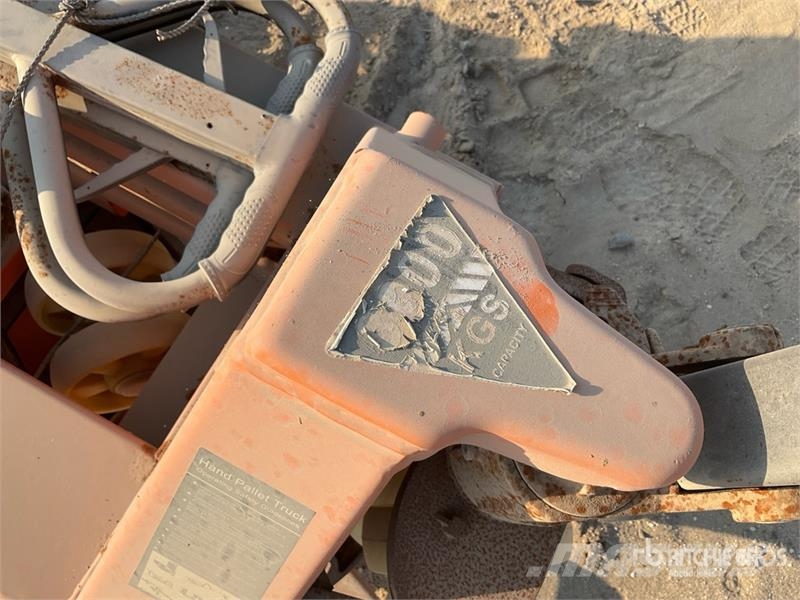 Quantity of (6) 3.0TON Hydraulic Pallet Jack (Unu ハンドパレットトラック
