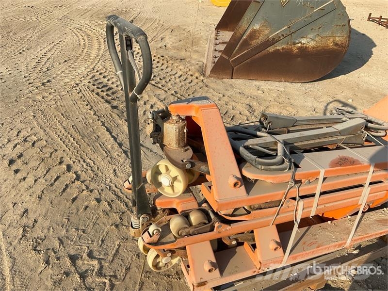 Quantity of (6) 3.0TON Hydraulic Pallet Jack (Unu ハンドパレットトラック