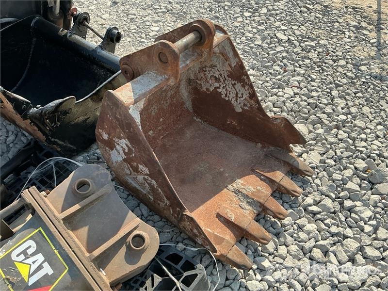 Quantity of (6) Hydraulic Breaker w/ Backhoe Loade Lopaty