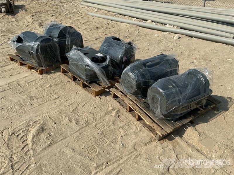  Quantity of (6) Truck Winch - Fits Trucks المصاعد والرافعات المادية