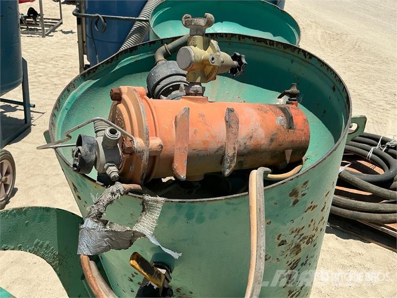 Quantity of (6) Vacuum Machine & Sand Blasting Pot مكونات أخرى