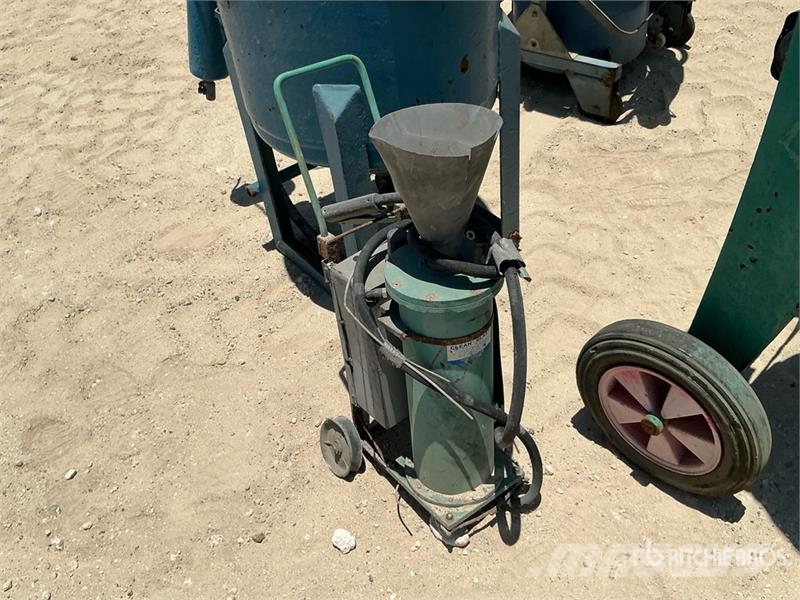  Quantity of (6) Vacuum Machine & Sand Blasting Pot مكونات أخرى