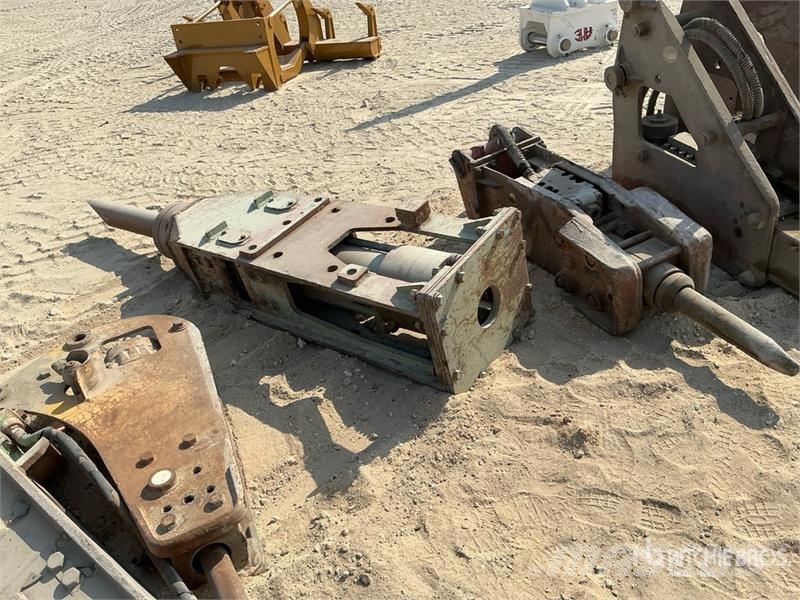  Quantity of (7) Hydraulic Breaker - Fits excavator مطارق / كسارات