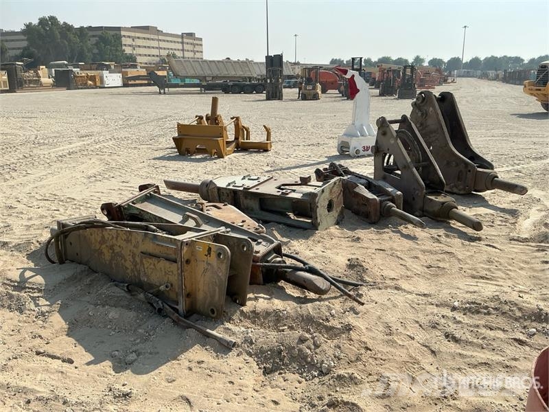  Quantity of (7) Hydraulic Breaker - Fits excavator مطارق / كسارات