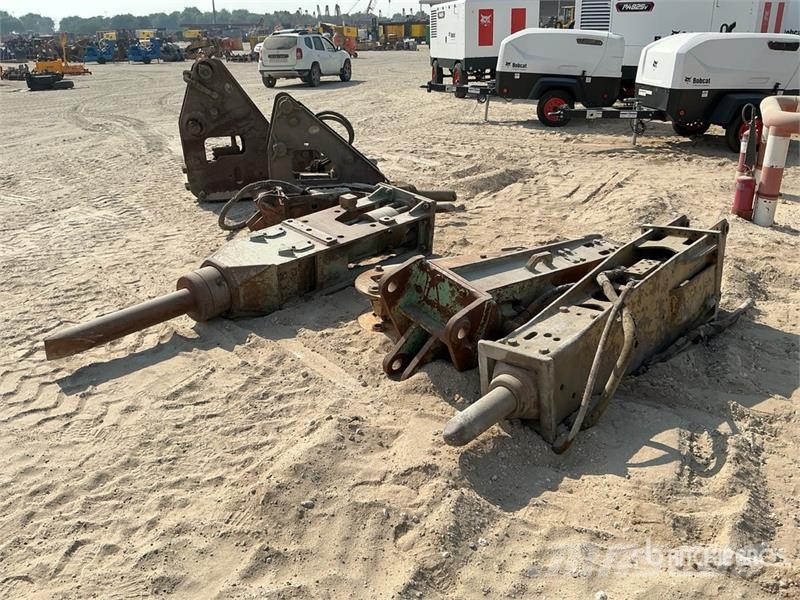  Quantity of (7) Hydraulic Breaker - Fits excavator مطارق / كسارات