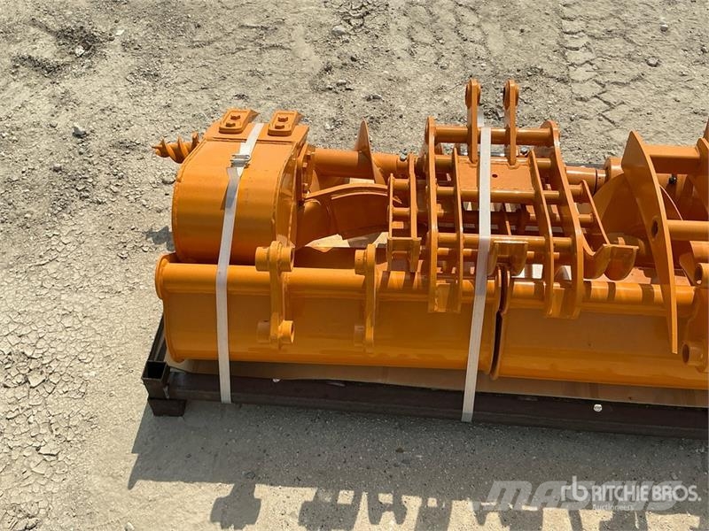  Quantity of (8) GIYI Mini Excavator Attachments -  Drugi deli