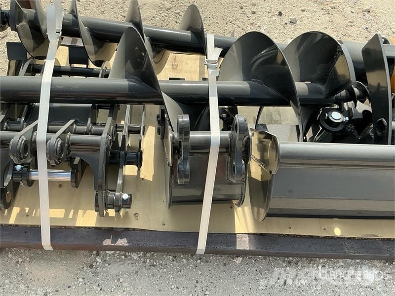 Quantity of (8) GIYI Mini Excavator Attachments (U Drugi deli