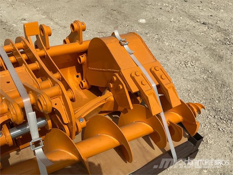  Quantity of (8) GIYI Mini Excavator Attachments -  Drugi deli