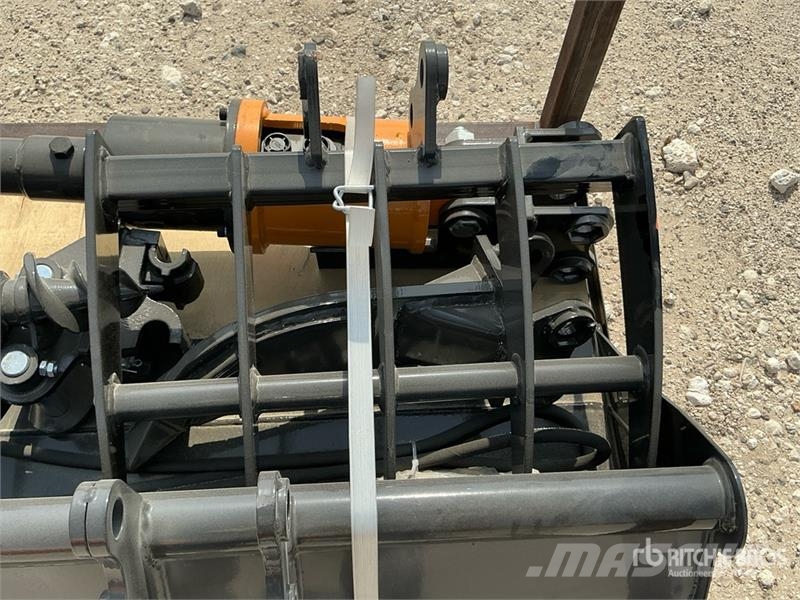  Quantity of (8) GIYI Mini Excavator Attachments (U Drugi deli