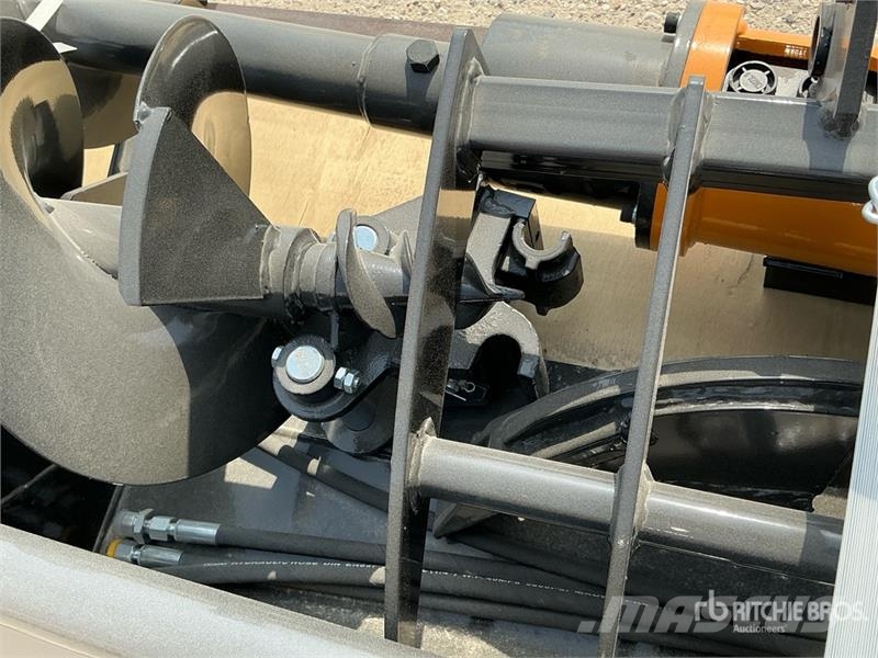  Quantity of (8) GIYI Mini Excavator Attachments (U Drugi deli