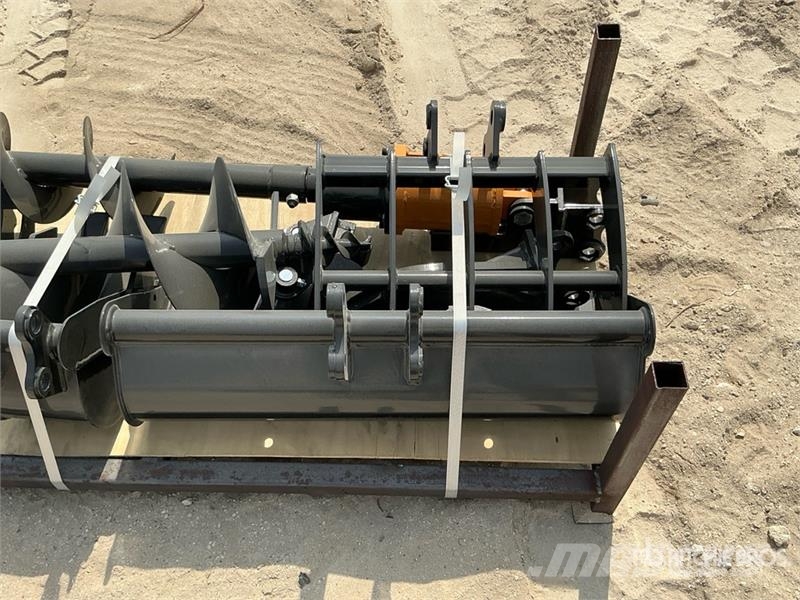  Quantity of (8) GIYI Mini Excavator Attachments (U Drugi deli