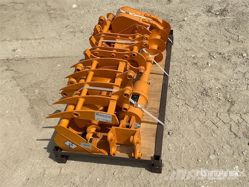  Quantity of (8) GIYI Mini Excavator Attachments -  Drugi deli