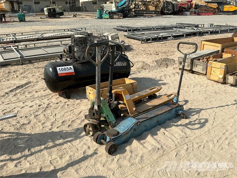Quantity of (8) Tire Changing Tools Altri componenti