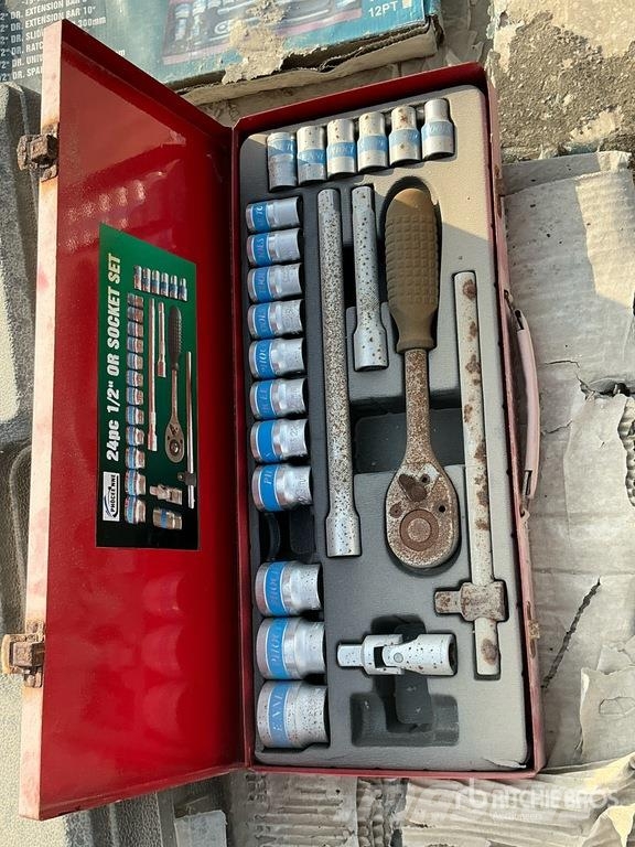 Quantity of (8) Tyre Changing Tools (Unused) Drugi deli