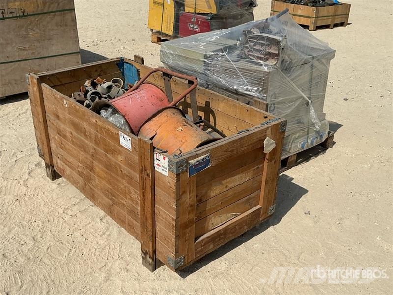  Quantity of Bolts, Nut & Hand Tools مكونات أخرى