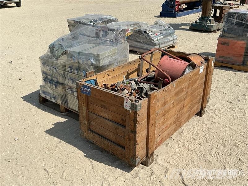  Quantity of Bolts, Nut & Hand Tools مكونات أخرى