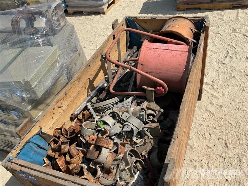  Quantity of Bolts, Nut & Hand Tools مكونات أخرى
