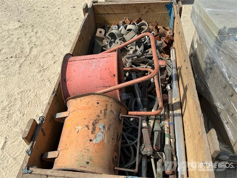  Quantity of Bolts, Nut & Hand Tools مكونات أخرى