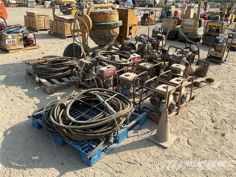 Quantity of Concrete Mixer w/ Concrete Vibrator Placas compactadoras