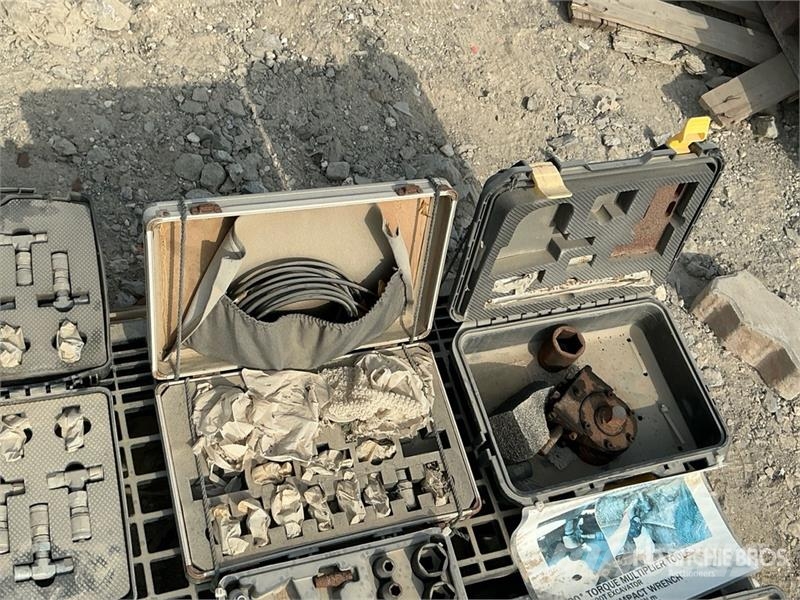  Quantity of Excavator Repair Tools & Pressure Gaug Drugi deli