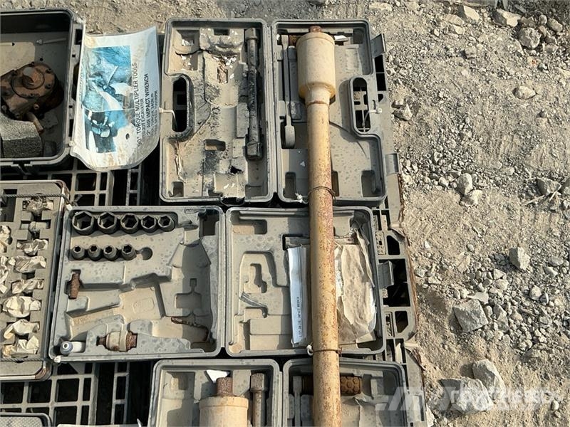  Quantity of Excavator Repair Tools & Pressure Gaug Drugi deli