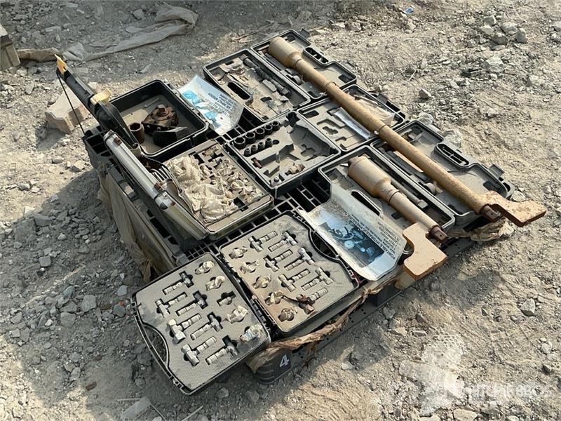  Quantity of Excavator Repair Tools & Pressure Gaug Drugi deli