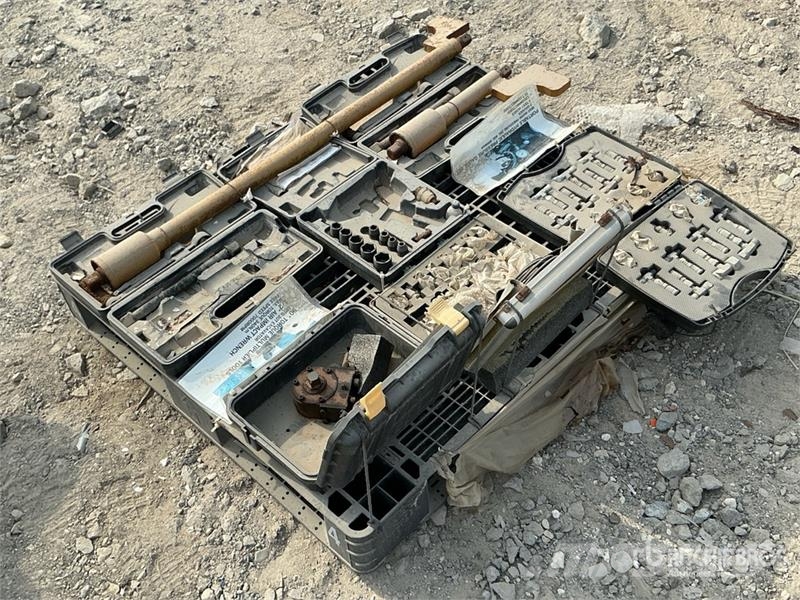  Quantity of Excavator Repair Tools & Pressure Gaug Drugi deli