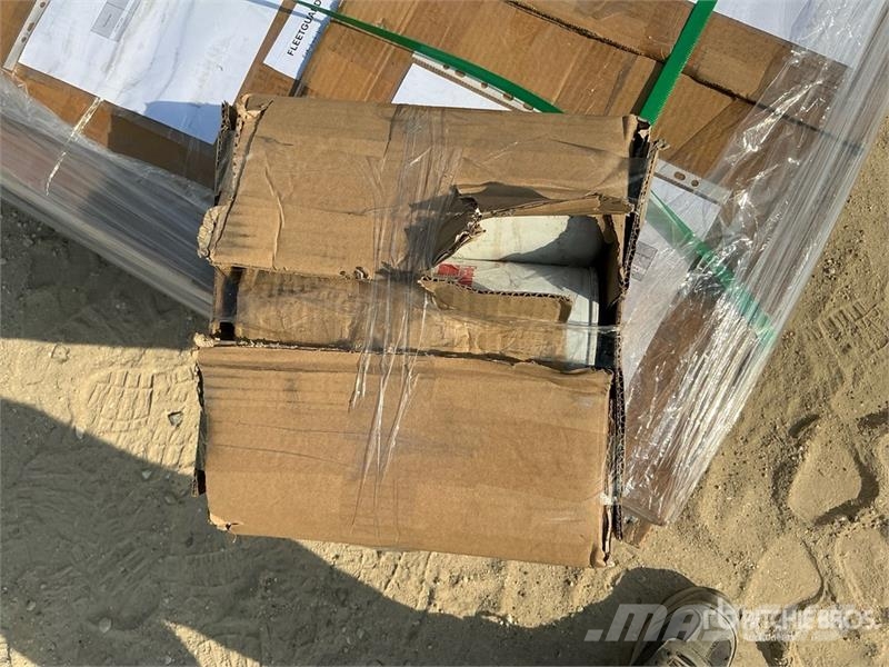  Quantity of Fleet Guard Oil,Air,Water & Fuel Filte مكونات أخرى