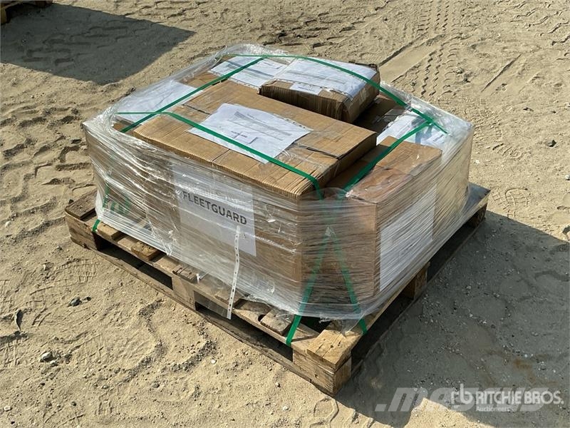  Quantity of Fleet Guard Oil,Air,Water & Fuel Filte مكونات أخرى