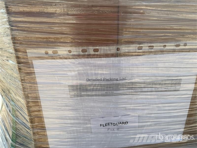  Quantity of Fleet Guard Oil,Air,Water & Fuel Filte مكونات أخرى
